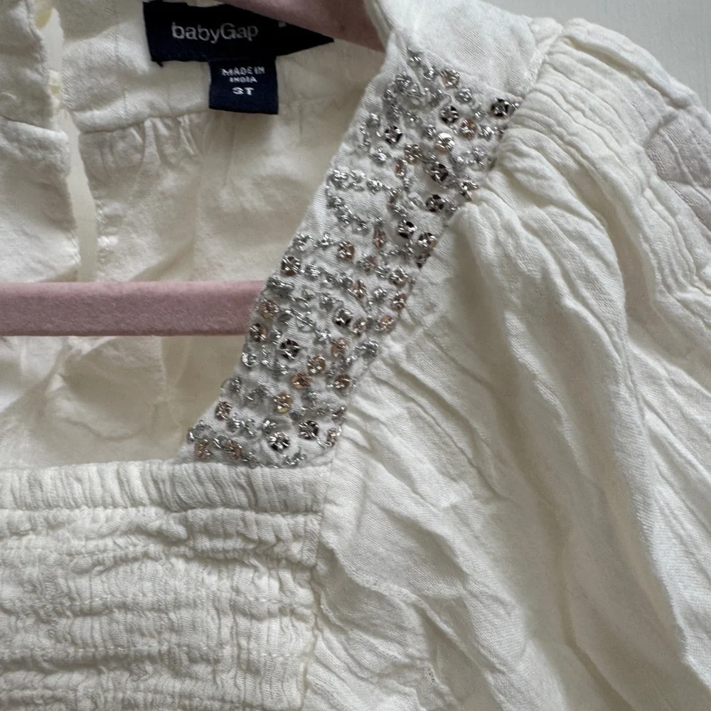 Baby GAP 3T Cream Off White Blouse with Embellished Flutter Short Sleeve Blouse